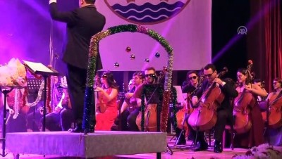 Senfoni Orkestrasının 'Güneş Gözlüklü' Konseri İlgi Çekti