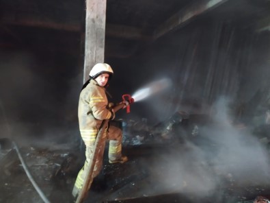 Sultangazi'de Sanayi Sitesinde İş Yeri Yangını