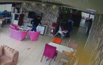 4.9'Luk Deprem Saniye Saniye Kameraya Yansıdı