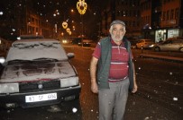 Akşam Saatlerinde Başlayan Kar Yağışı Afyonkarahisar'lı Vatandaşları Sevindirdi