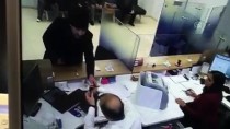 MASKELİ SOYGUNCU - Avcılar'da Banka Soyan Kişi Polise Teslim Oldu