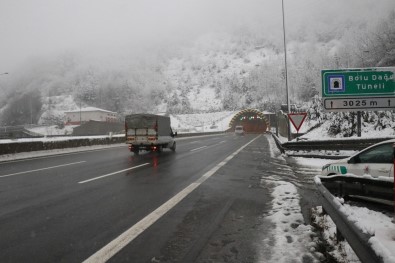 Bolu Dağı'nda Kar Yağışı Etkisini Sürdürüyor