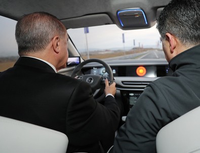 Cumhurbaşkanı Erdoğan, yerli otomobili kullandı