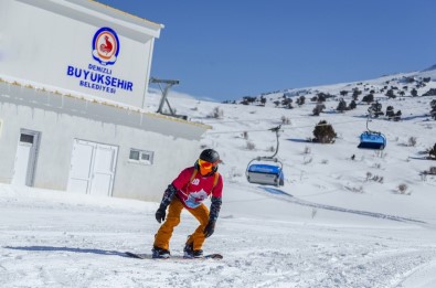 Denizli'de Kayak Sezonu Açıldı