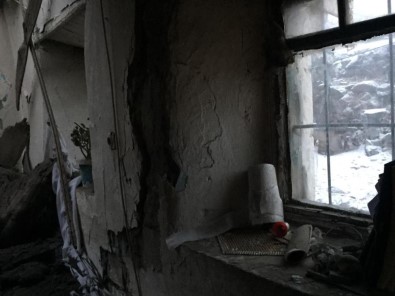 Evin Damı Çöktü, 3 Çocuk Yaralandı