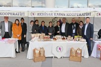 KADIN DERNEĞİ - Kadınların El Emekleri Akhisar'da Satışa Sunuldu