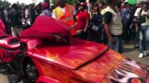 Nijerya'daki Calabar Festivali'nde Motosiklet Sürücüleri Gösterileriyle Göz Doldurdu
