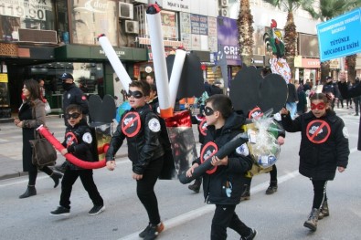 'Sigaraya Elveda' Demek İçin Bandoyla Yürüdüler