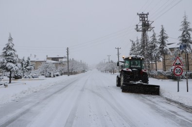 Uçhisar Belediyesi Ekipleri Karla Mücadele Ediyor