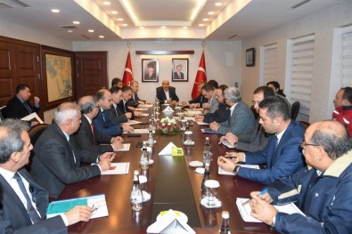 Adana'da Yapılacak Yardımlar Değerlendirildi