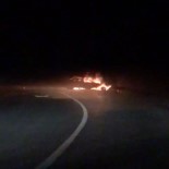 Avcılar'da İki Otomobil Çarpıştı, Sürücü Çıkan Yangından Son Anda Kurtuldu