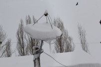 KALDIRIMLAR - Başkale Belediyesi, Geceli Gündüzlü Karla Mücadele Ediyor