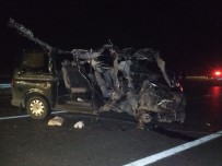 SAĞLIK EKİBİ - Bursa'da Trafik Kazası Açıklaması 2 Ölü, 1 Yaralı