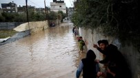ŞİDDETLİ YAĞIŞ - Gazze Şeridi'nde Cadde Ve Sokaklar Sular Altında