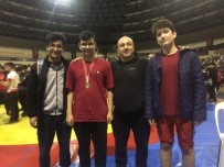 BEDEN EĞİTİMİ ÖĞRETMENİ - İhlas Koleji Öğrencisi Güreşte İstanbul Şampiyonu