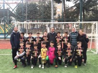 AHMET ÇELIK - Isparta Halıkent Ortaokullu Minikler Futbolda Şampiyon Oldu