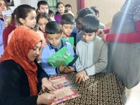 NİLÜFER - Mezun Olduğu Okulda Kitaplarını İmzaladı