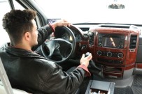 MİNİBÜS ŞOFÖRÜ - Minibüsüne Yazdı Sosyal Medyada Paylaşım Rekorları Kırdı