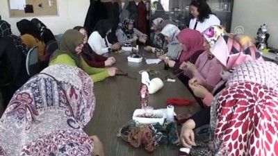 Naftalin Kokan Sandıklardan Çıkan Eşyalar Geleneksel 'Oynar Bebeğe' Dönüşüyor