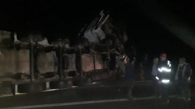 Nurdağı'nda 5 Dakika Arayla 2 Tır Devrildi Açıklaması 2 Yaralı