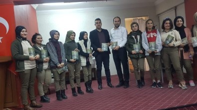 Orhan Veli Oyunu Edremit Meslekî Teknik Anadolu Kız Lisesi'nde Sahnelendi