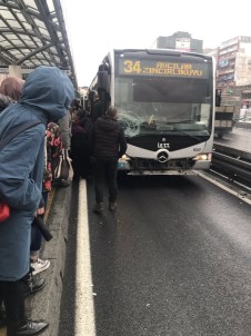 Şirinevler'de Metrobüs Yolcuya Çaptı, 1 Kadın Yaralandı