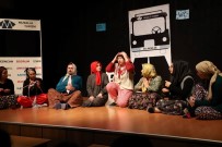 TİYATRO OYUNU - Turgutlu'da Tiyatro Sevgisi Salona Sığmadı