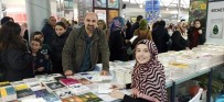 SEREBRAL PALSİ HASTASI - Bursalı Yazar 'Küçük Anne' Tuğçe Çakır İmza Gününde Takipçileriyle Buluştu