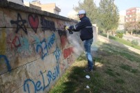 ŞANLIURFA - Duvarlara Yazılan Yazılar Özel Ekip Tarafından Siliniyor