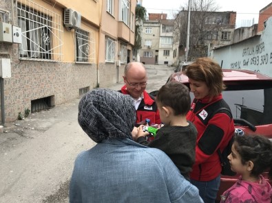 Hayırseverlerin Yardımları Türk Kızılayı İle İhtiyaç Sahiplerine Ulaşıyor