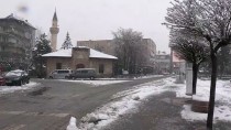 KAR LASTİĞİ - Karaman'da Kar Yağışı