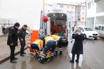 CUMHURIYET ÜNIVERSITESI - Karbonmonoksit Gazından Zehirlenen İki Öğrenci Tedavi Altına Alındı