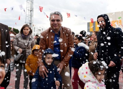 Muratpaşa'da Yapay Kar Mutluluğu