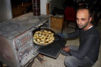 NOSTALJI - (Özel) Erzincan'da Soğuk Kış Gecelerinin Vazgeçilmez Lezzeti Kaşarlı Patates
