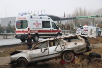 SAĞLIK EKİBİ - Şarampole Devrilen Otomobil Hurdaya Döndü Açıklaması 4 Yaralı