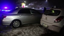 MEHMET POLAT - Sivas'ta İki Otomobil Çarpıştı Açıklaması 5 Yaralı