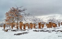 KADıLAR - Tarihi Mezarlıkta Kış Güzelliği