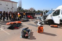 KALP MASAJI - Aksaray'da Sağlıkçılardan Gerçeğini Aratmayan Kaza Tatbikatı
