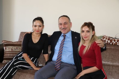Başkan Saygılı'dan Pınar Ve Bilge Kardeşlere Sürpriz