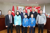 İSMAIL EFE - Başkan Yanmaz'dan Derece'ye Giren Sporculara Çeyrek Altın