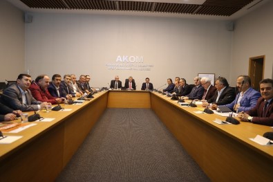 Başkan Yüce, AKOM'da Muhtarlar İle Bir Araya Geldi