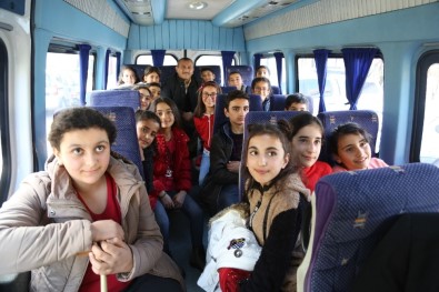Çocuklar Makam Aracıyla, Vali Servis Minibüsüyle Gitti