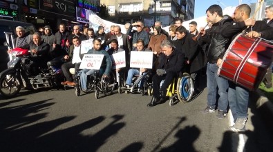 Diyarbakır'da Engellilerden Davullu Zurnalı Farkındalık Yürüyüşü