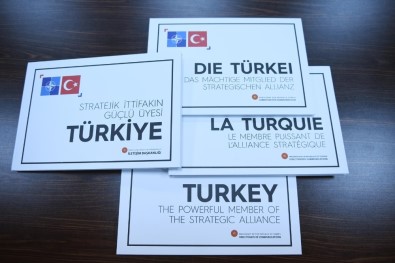 Dörtlü Zirve'de Liderlere 'Stratejik İttifakın Güçlü Üyesi Türkiye' Kitabı