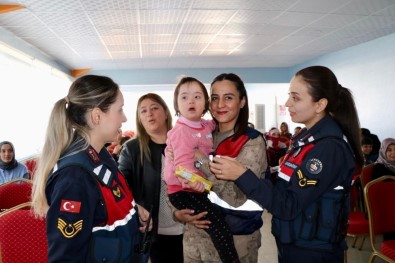 Elazığ'da Jandarma Personeli Özel Çocuklarla Bir Araya Geldi