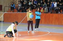 DÜNYA ENGELLILER GÜNÜ - Farkındalık Oluşturmak İçin Göz Bandı Takıp, Engellilere Sahaya Çıktılar.