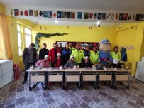 DÜNYA ENGELLILER GÜNÜ - Hakkari Polisi Sevindirmeye Devam Ediyor