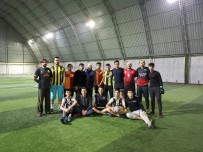 FUTBOL MAÇI - Hakkarili Öğrenciler Polisle Maç Yaptı