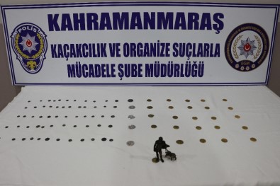 Çöp kovasından tarihi eser fışkırdı