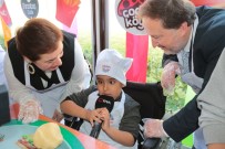 DÜNYA ENGELLILER GÜNÜ - (Özel) Mikrofonu Görünce Hamuru Bırakıp Muhabirliğe Başladı